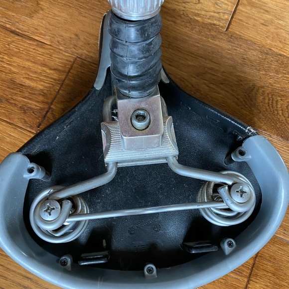 BIKE SEAT super comfy - Picture 2 of 5